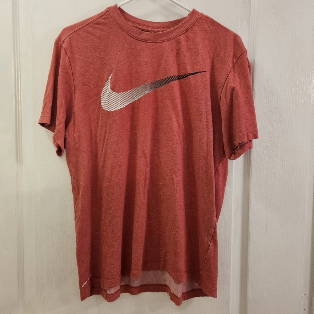 NIKE dri-fit red logo T Tee Shirt unisex men's Women's size M Medium